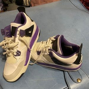 Air Jordan Retro 4 sneakers